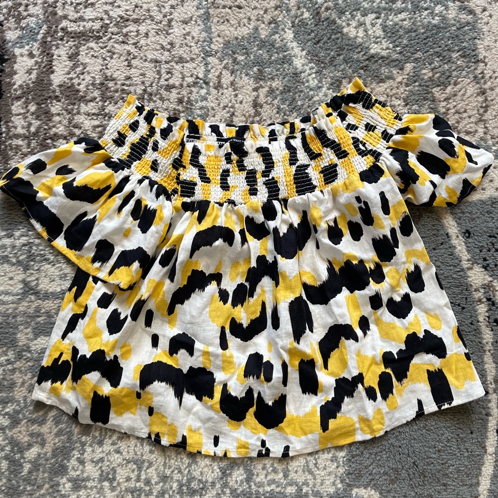 Who What Wear: (SMALL) off the shoulder short sleeve blouse